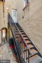 Building Photo - 906 S Charles St