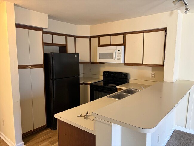 Foto del edificio - 4BR/2BA Near Virginia Tech | Bus Route, Laundry In-Unit