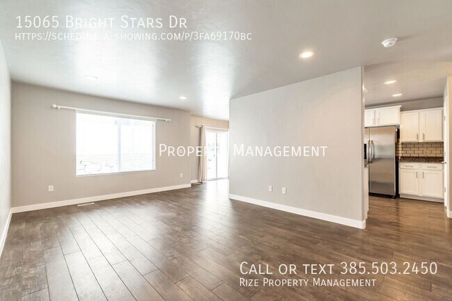 Foto del edificio - 15065 Bright Stars Dr