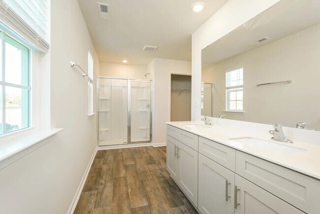 Foto del edificio - 504 Jack Pine St