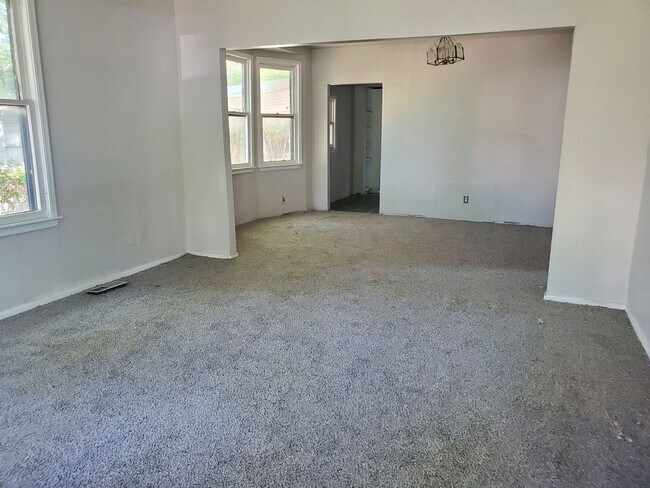 Foto del edificio - Affordable 2bed 1bath Home in the Village District!