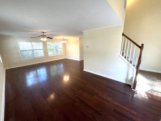 Building Photo - 112 Pineview Ct