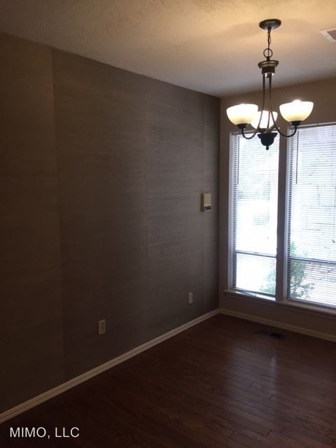 Foto del edificio - 3217 Raintree Rd