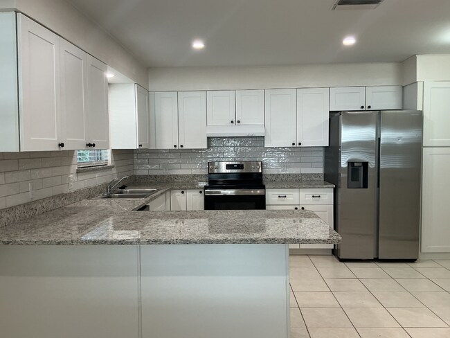 Foto del edificio - 158 Lake Hollingsworth Dr