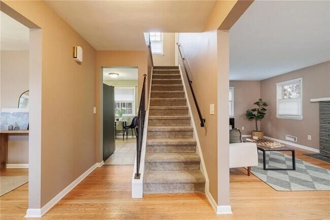 Building Photo - 35 Oakbend Ln