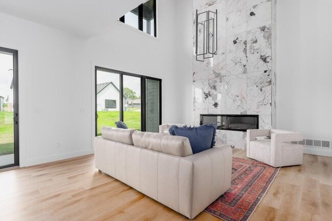 Building Photo - 6525 Yellowstone Dr