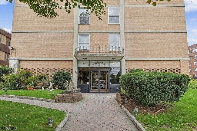 Building Photo - 712 N Broad St