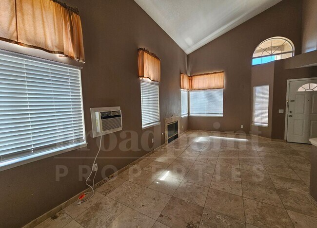 Building Photo - 605 Iona Ct