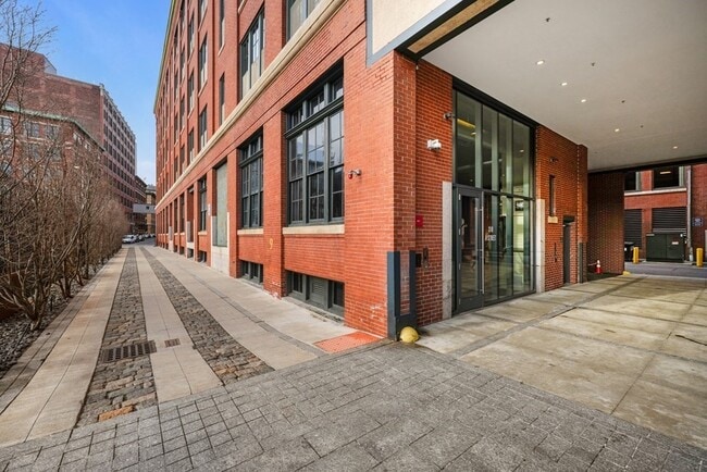Building Photo - 319 A St