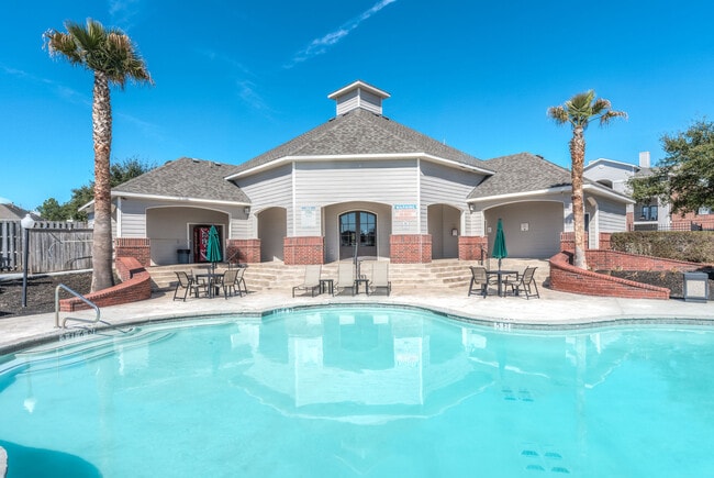 Piscina estilo resort - Woodland Pines