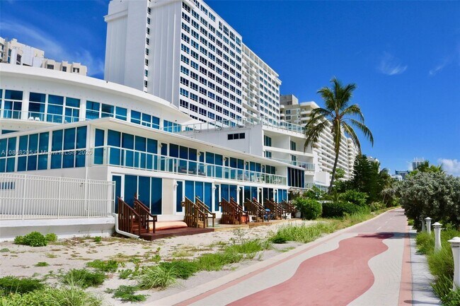 Building Photo - 5445 Collins Ave