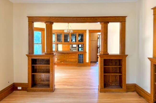 Building Photo - Renovated House for Rent!