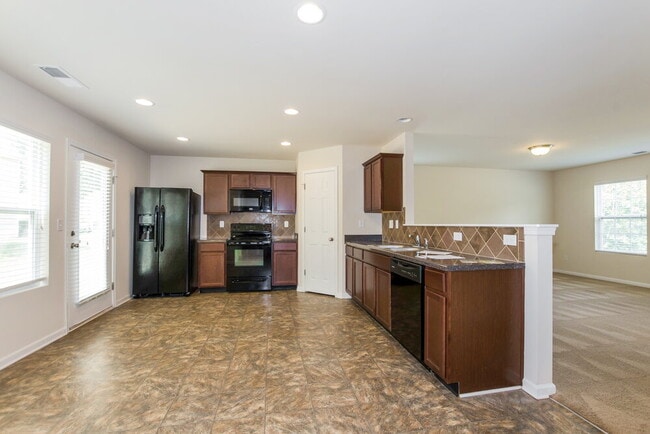 Building Photo - 5605 Twin Brook Dr