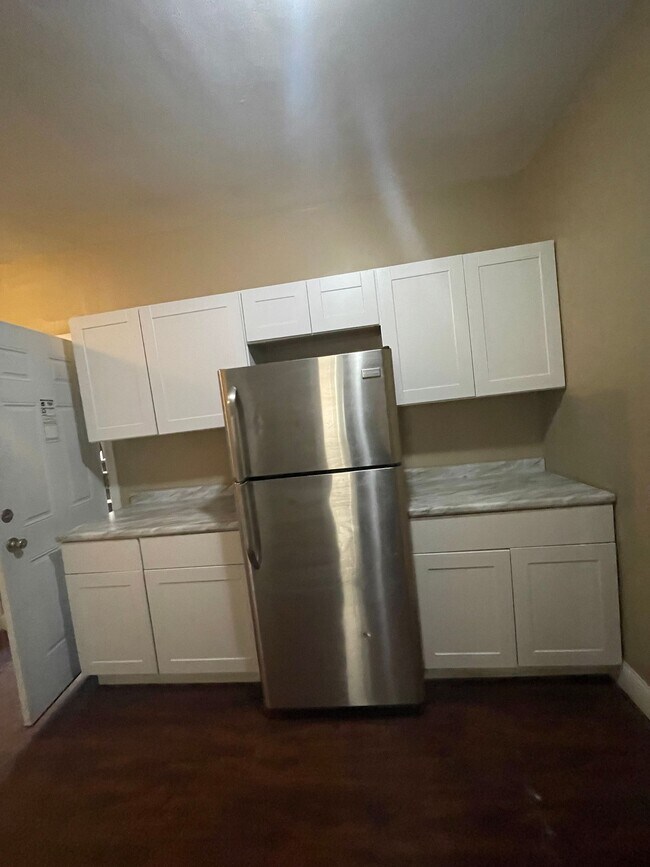 Foto del edificio - 1020 W 68th St