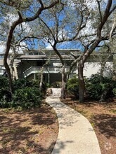 Building Photo - 808 Pinewood Ct