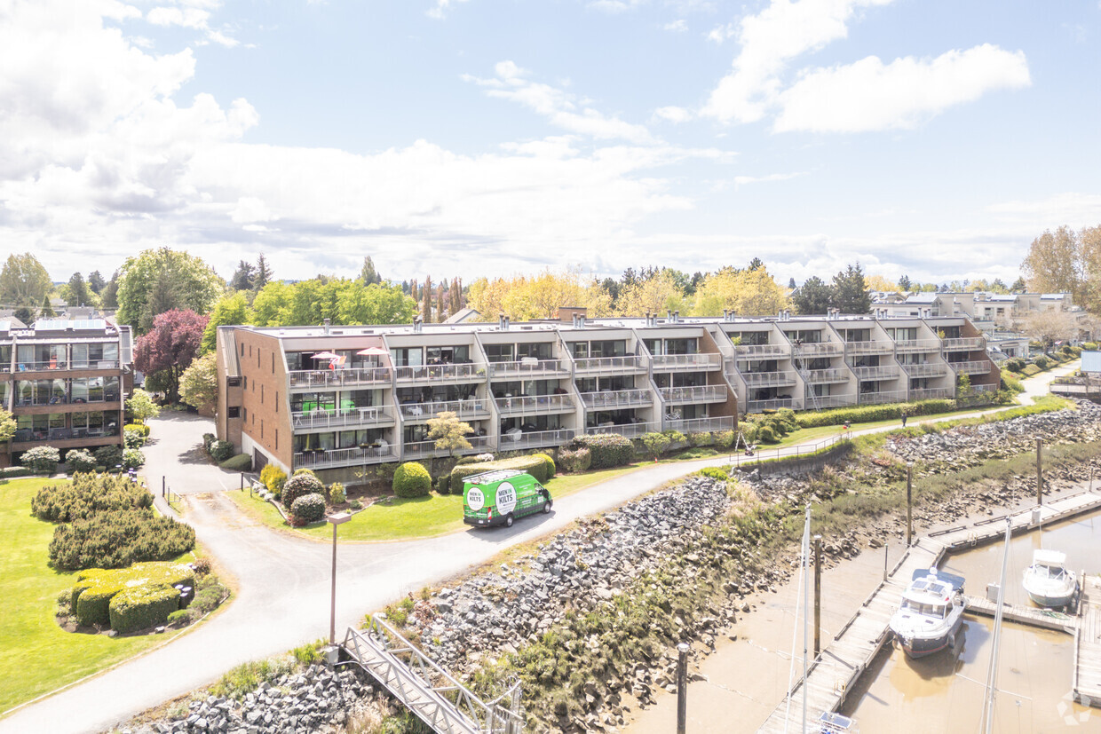 Photo du bâtiment - Seafarer Marina Estates
