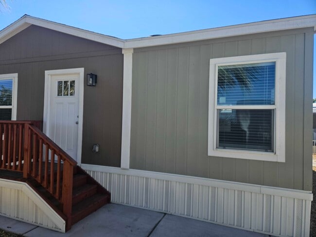 Building Photo - 2627 S Lamb Blvd