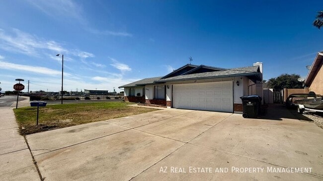 Building Photo - 4440 W Yucca St