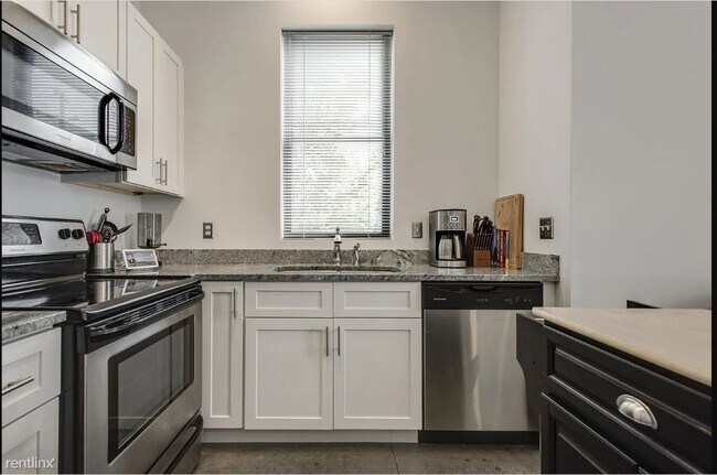 Building Photo - 1 br, 1 bath Condo - 1225 4th Avenue South...