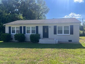 Building Photo - 3605 Somerset Dr