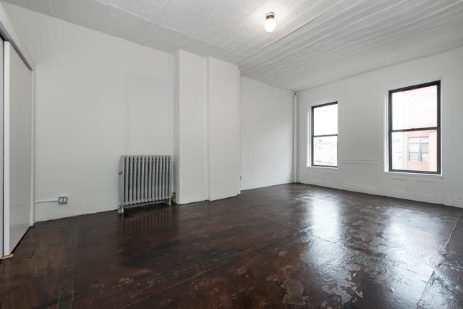 Building Photo - 895 Broadway