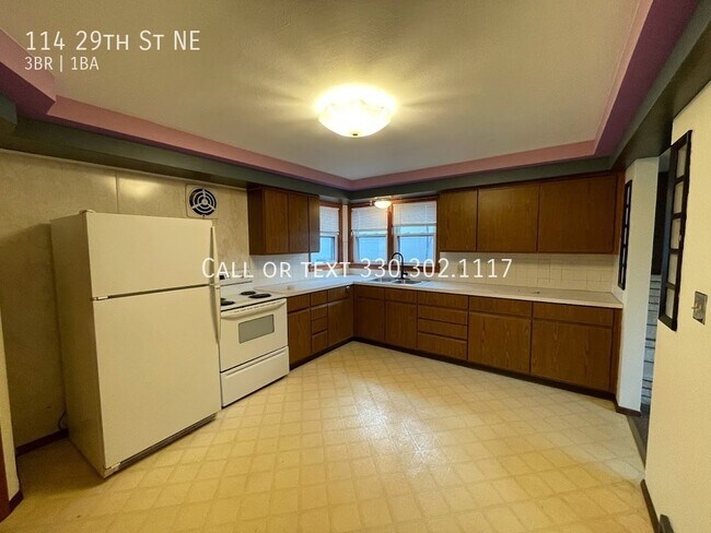 Building Photo - Large three bedroom one bathroom apartment...