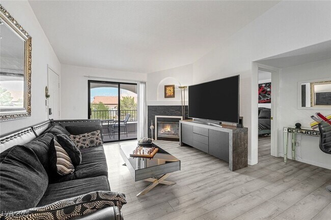 Foto del edificio - 950 Seven Hills Dr
