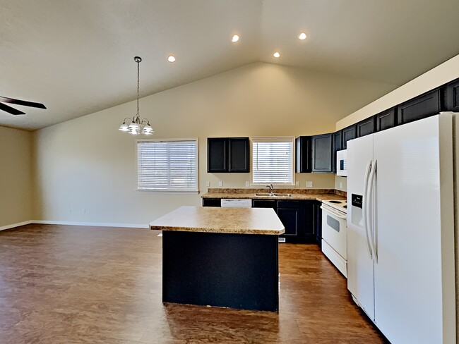 Building Photo - 163 Crystal Bay Dr