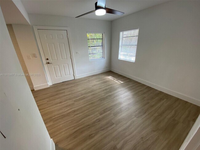 Foto del edificio - 11310 Peachtree Dr