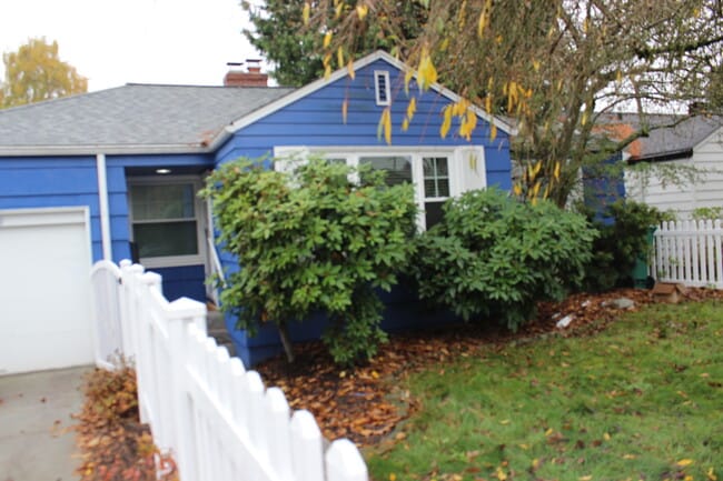 Building Photo - 4409 NE 65th St