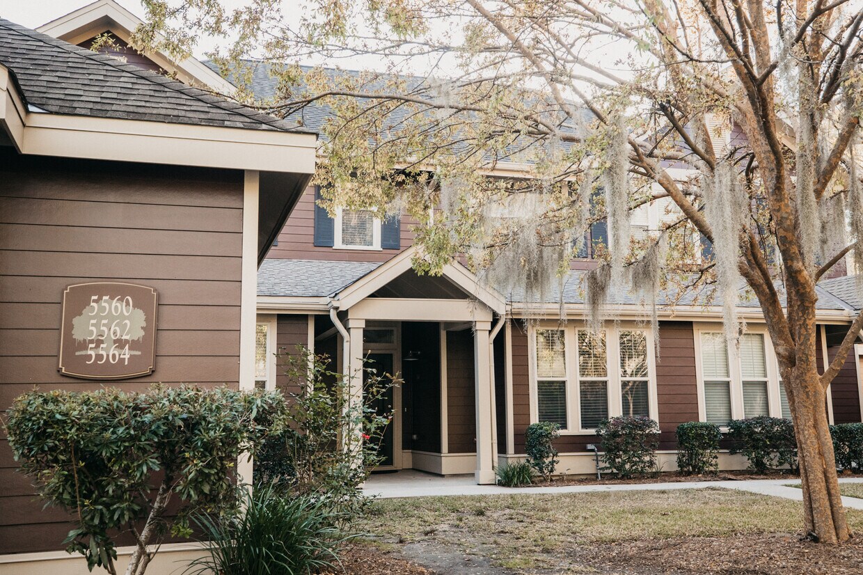 Foto principal - 5562 Colonial Chatsworth Cir