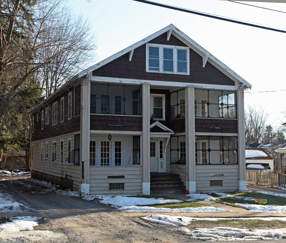 Building Photo - 904 Tulip St