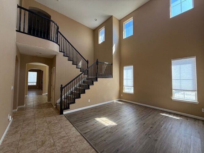 Foto del edificio - COMING SOON! Spacious 4 Bed 3 Bath Two-Story Home in Curti Ranch