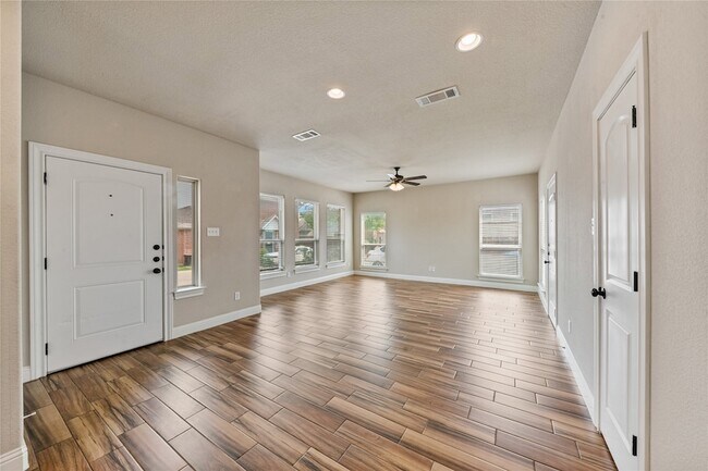 Foto del edificio - 4904 Ridglea Hills Ct