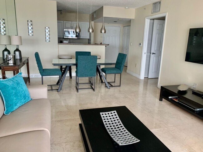 Building Photo - 1155 Brickell Bay Dr