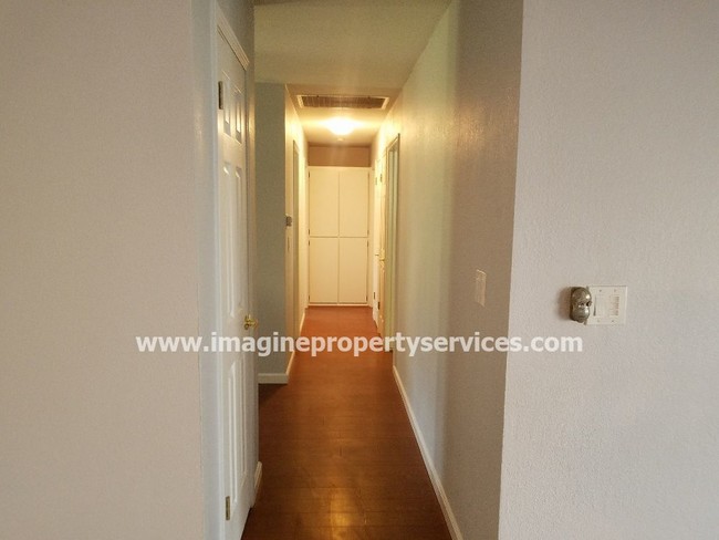 Foto del edificio - 6671 Long Ave