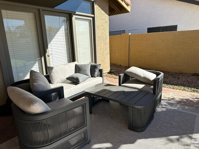 Foto del edificio - 8377 E Thoroughbred Trail