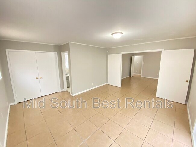 Building Photo - 494 Whitesboro Ave
