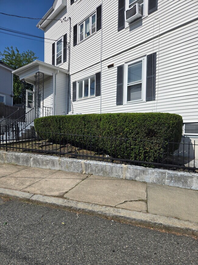 Building Photo - 406 Admiral St