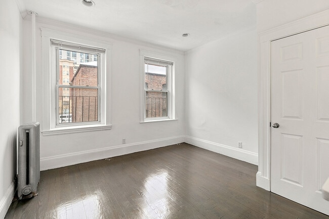 Bedroom - 51-55 Queensberry Street