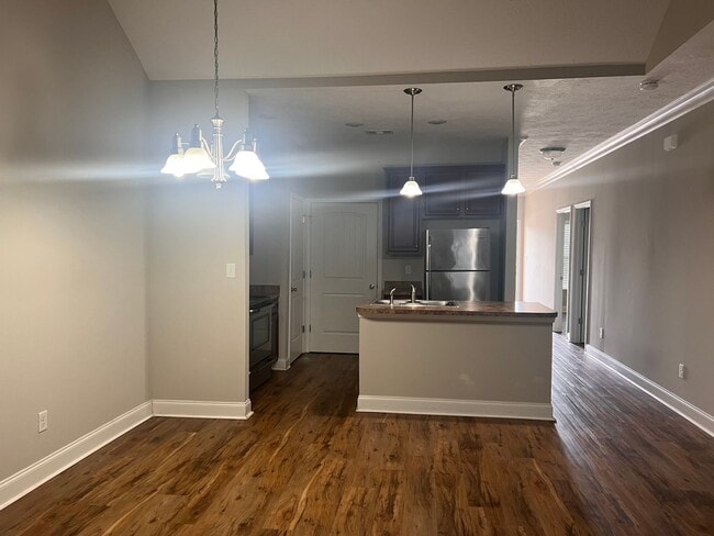 Building Photo - 8033 High Vista Ln