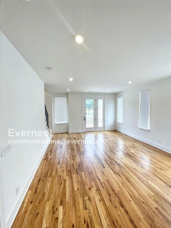 Foto del edificio - 3 Bed & 2.5 Bath Condo in Nashville | Pet-Friendly | Coming Soon!