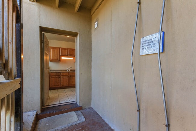 Foto del edificio - 4024 W Division St