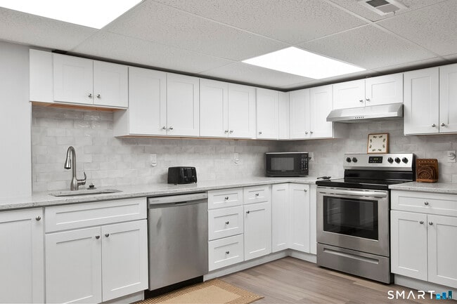 Building Photo - 104 East Ave