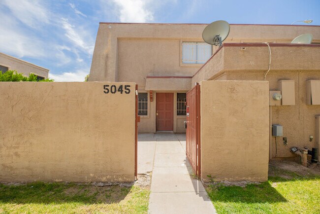 Building Photo - 5045 N 40TH AVE, PHOENIX AZ