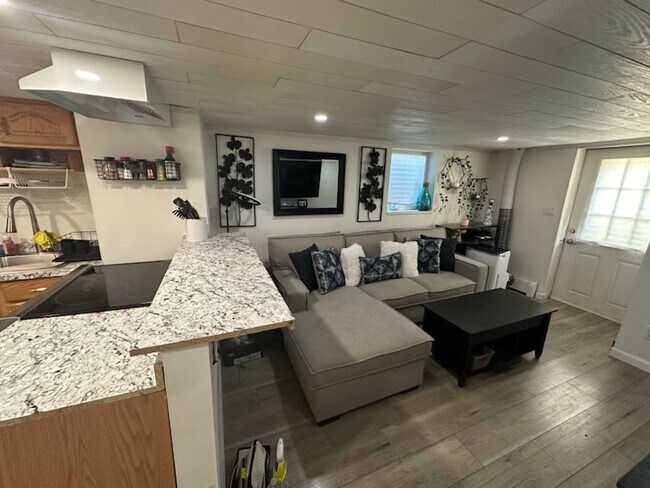 Foto del edificio - 3527 Mallard Rd