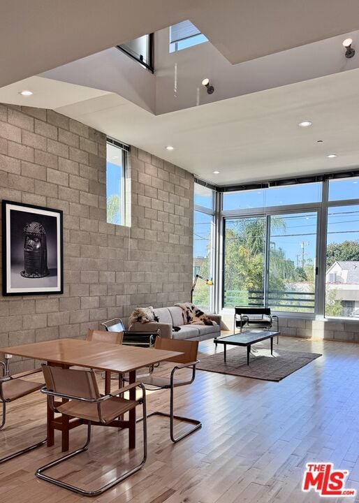 Foto principal - 717 Highland Ave