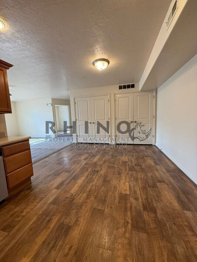 Foto del edificio - 6941 Village River Ln