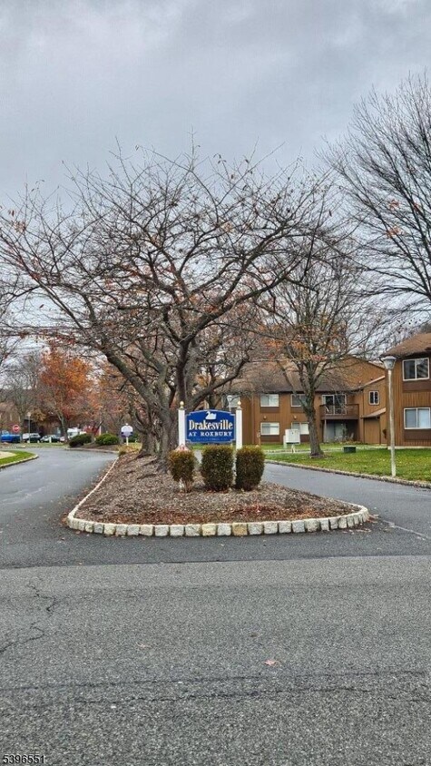 Foto principal - 124 Drake Ln