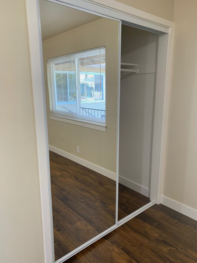 Foto del edificio - 2928 Driftwood Dr